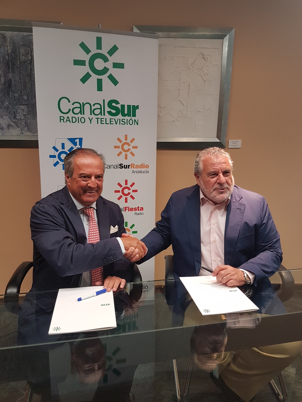 Firma del Convenio con Canal Sur