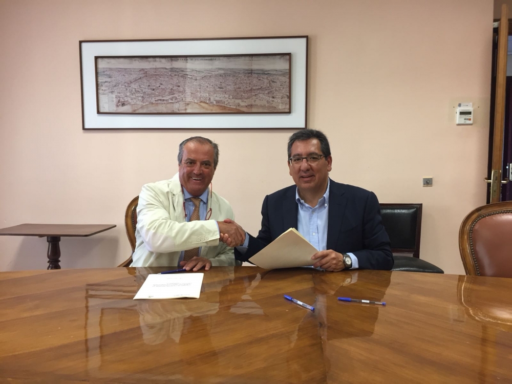 Firma del convenio con Fundación Cajasol
